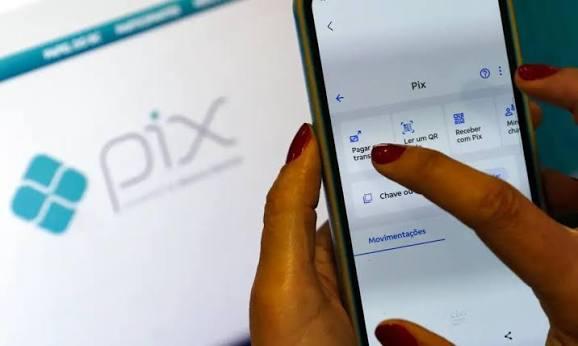 Brasileiros já podem usar Pix em viagens internacionais; sistema começa a chegar ao exterior