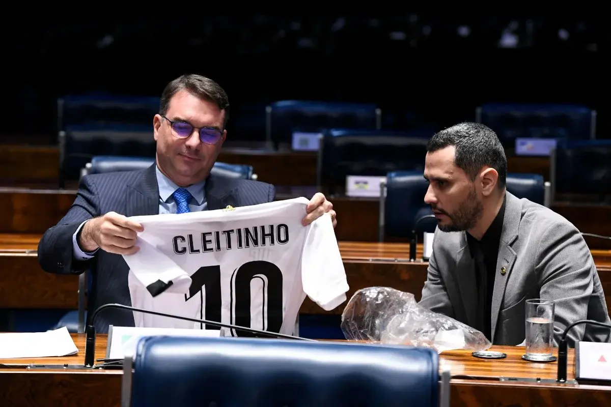 Cleitinho tenta reverter veto em Minas e procura Flávio e Tarcísio