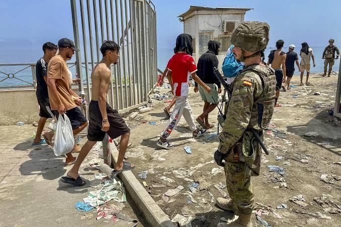 EUA culpam “políticas de extrema esquerda” da Espanha por entrada de 60 mil imigrantes em Ceuta