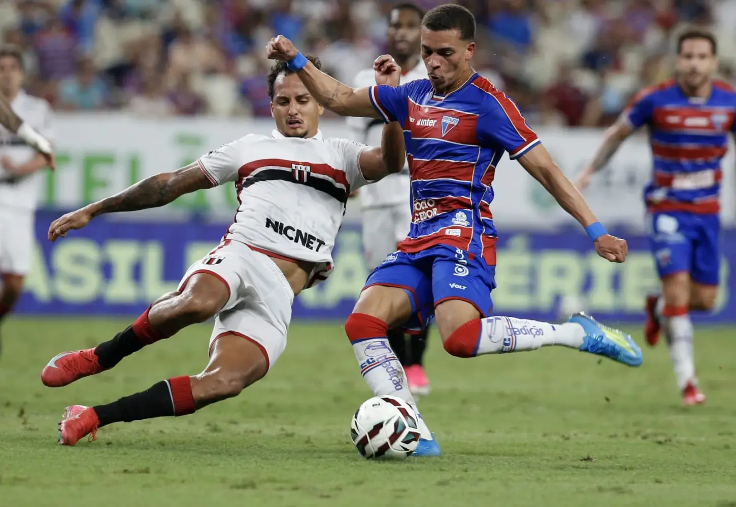  Fortaleza vence o Botafogo-SP com gol de Ronald e volta ao G4 da Série B