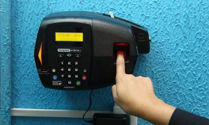 Justiça determina que Prefeitura de Ocara implante ponto eletrônico para servidores
