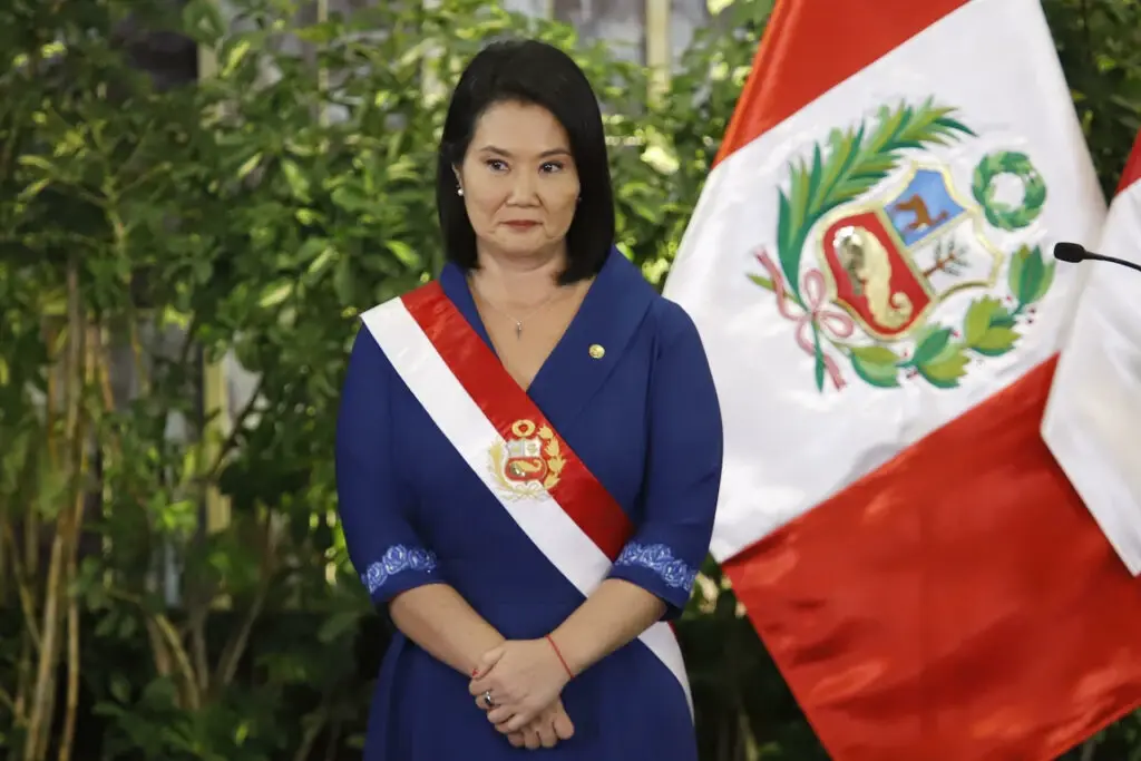 Keiko Fujimori toma posse como presidente do Peru
