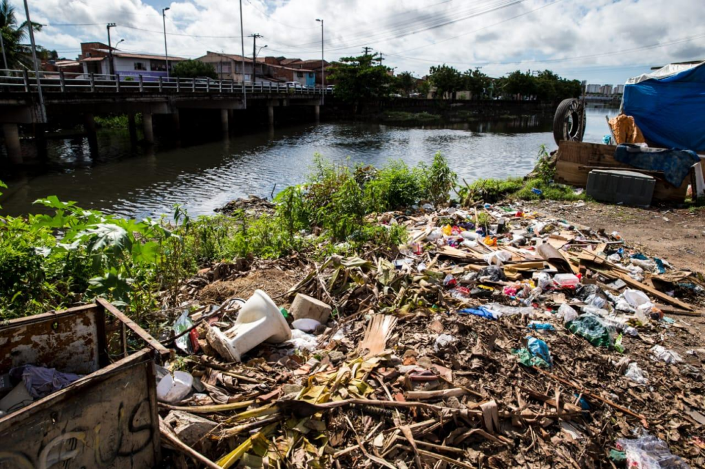 O UNICEF apontou que quase 80% (cerca de 146 municípios) das cidades cearenses apresentam alto índice de descarte irregular de lixo