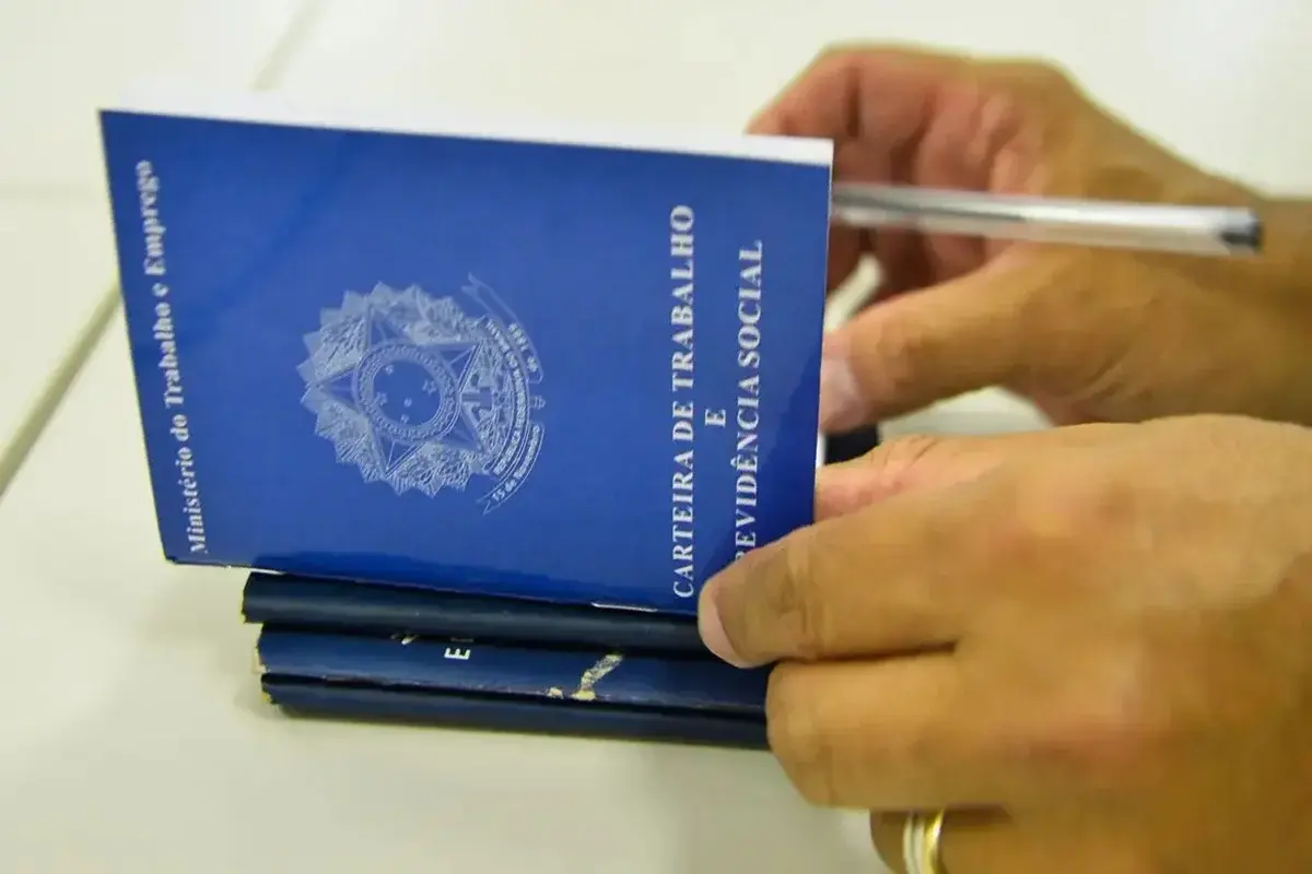 IBGE: desemprego recua no trimestre encerrado em junho e fica em 5,4%