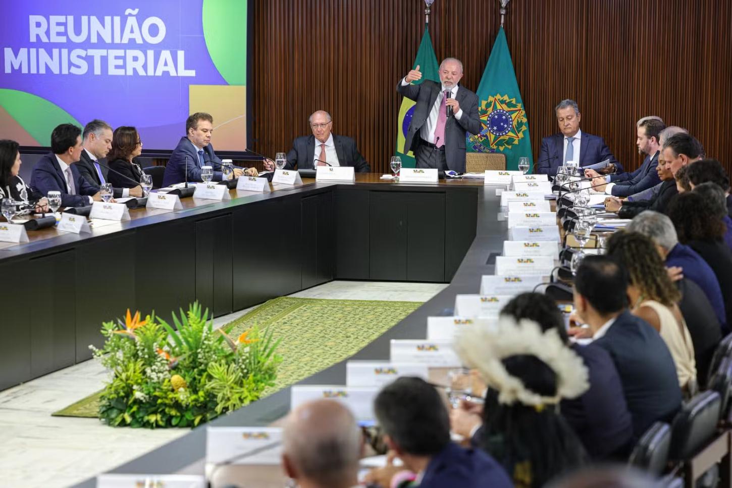 TSE dá 48 horas para Lula e Sidônio explicarem uso de canais oficiais para promover governo