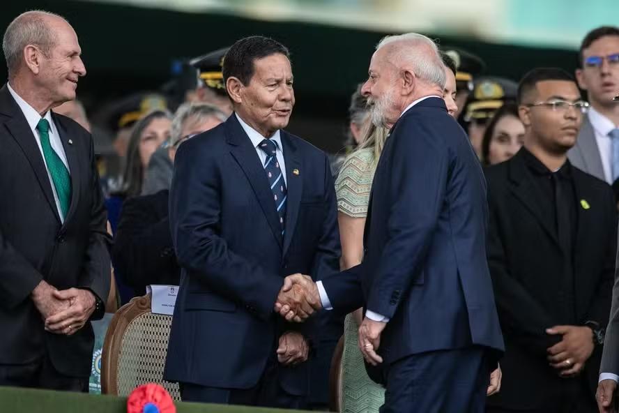 A certeza do general Mourão após encontro com Lula em Brasília