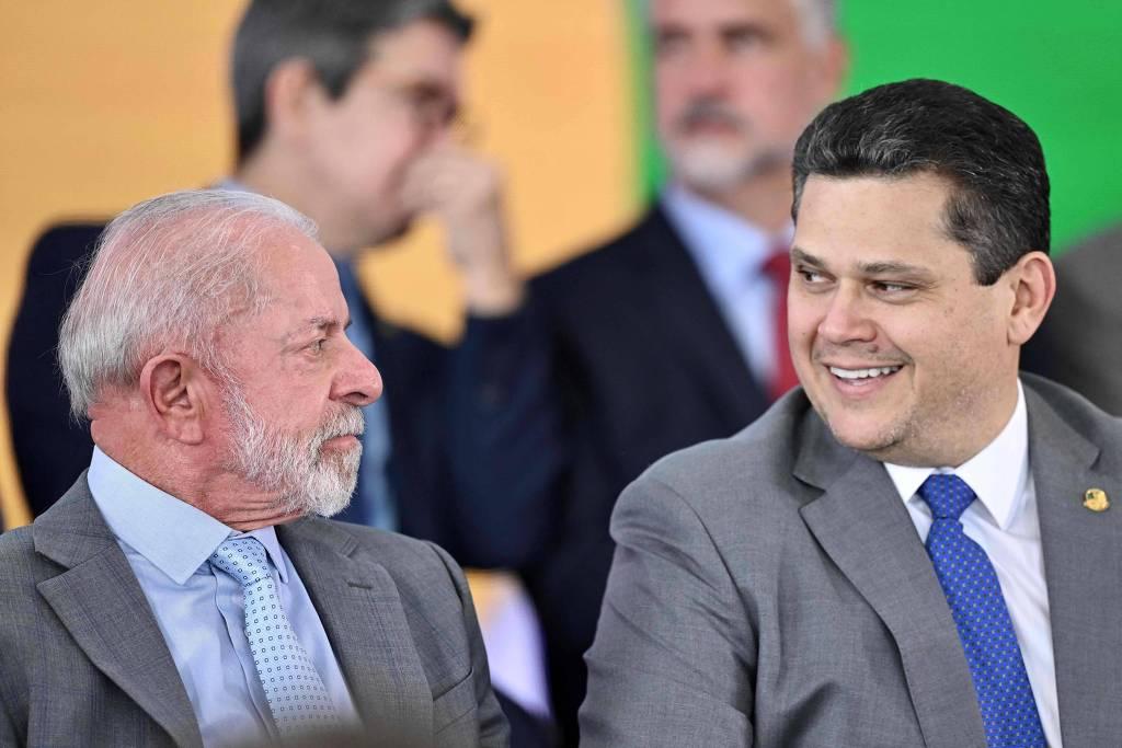 Alcolumbre destrava tramitação do fim da escala 6x1 após encontro com Lula