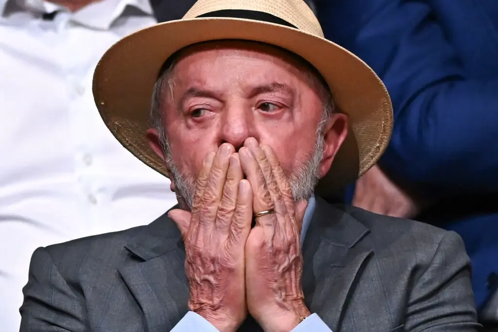 Após fala de Lula, Paraguai pede devolução de canhões de guerra