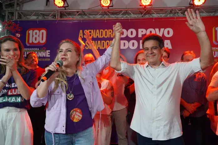 Após rusgas, Evandro vai à inauguração do comitê de Luizianne e sela apoio à candidata ao Senado