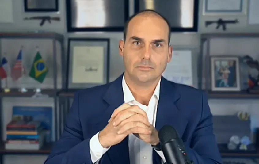 Caixa leiloa apartamento de Eduardo Bolsonaro no RJ