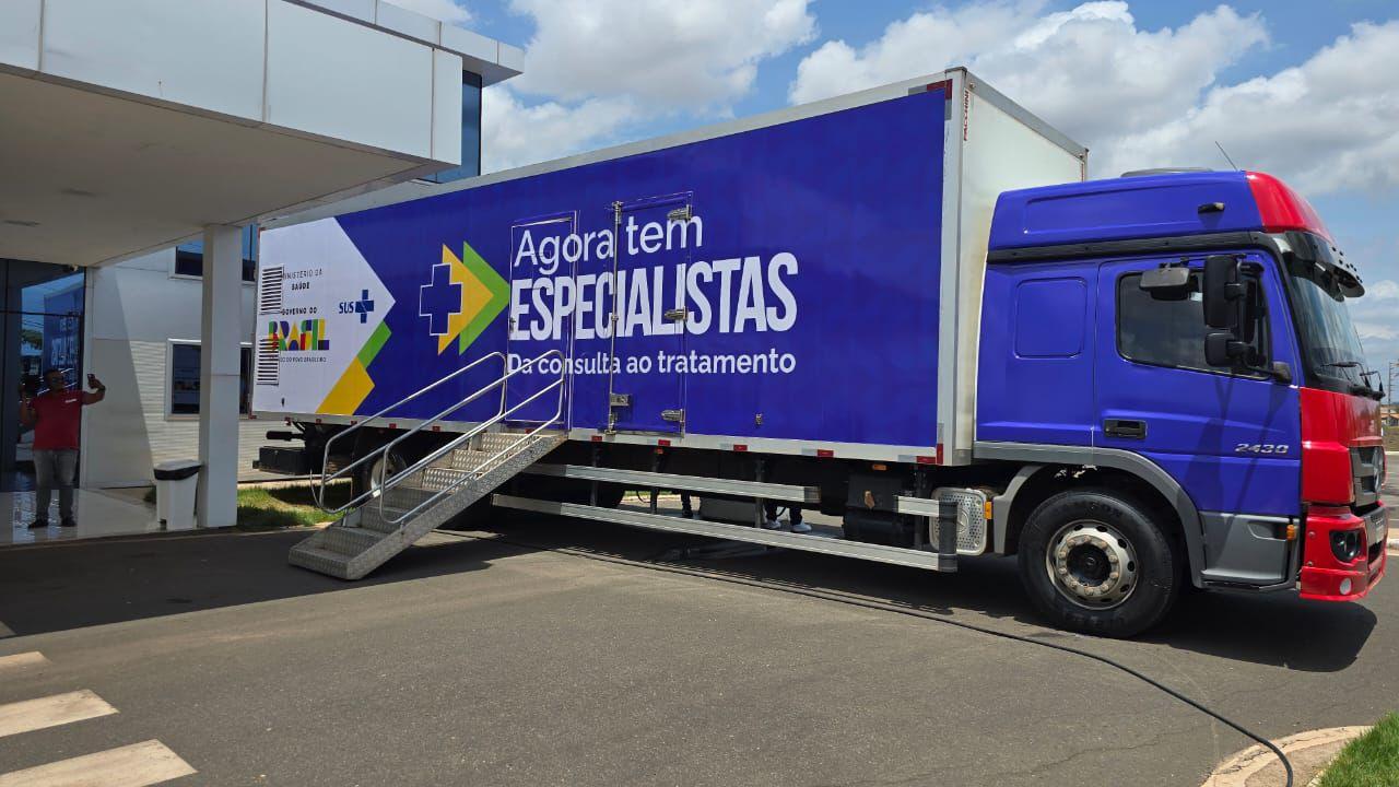 Carretas do SUS levam exames e cirurgias a três municípios do Ceará