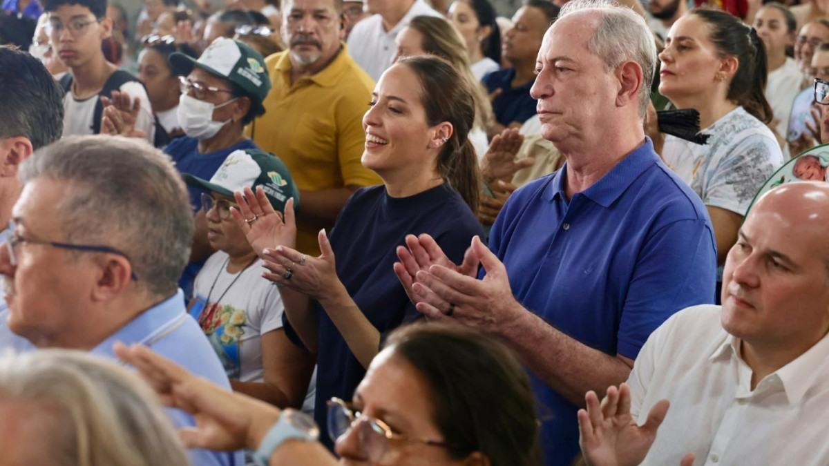 Ciro Gomes encerra pré-campanha político-eleitoral com ato religioso em Fortaleza