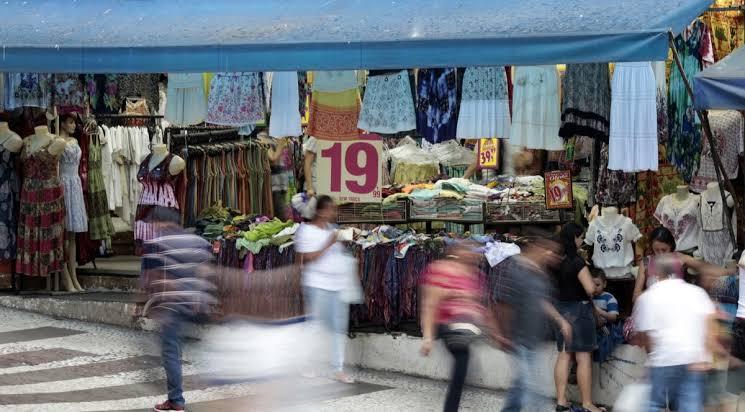 Confiança do consumidor cai em agosto para nível mais baixo desde fim de 2022