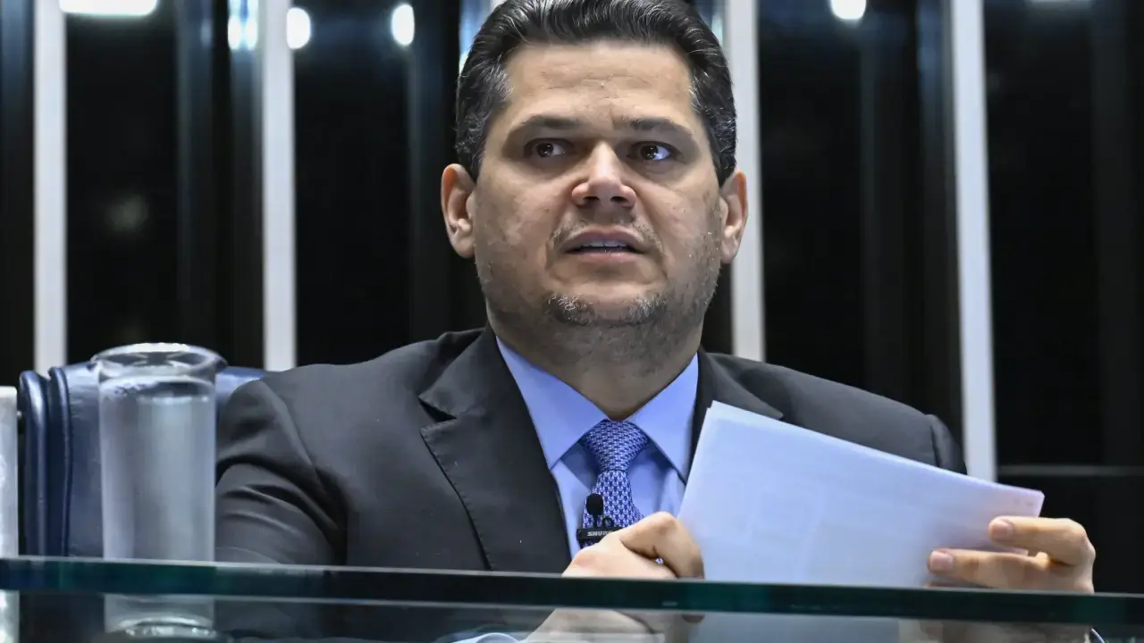 Davi destrava MP das blusinhas, mas Lula ainda não tem acordo para enterrar taxa