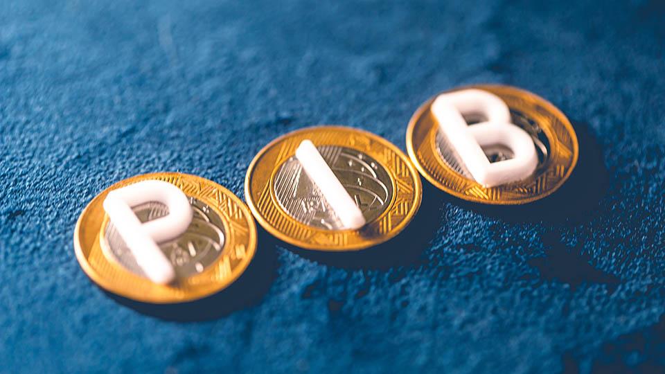 Economistas reduzem previsão do PIB pela primeira vez desde abril