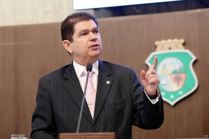 Em meio à guerra de narrativas, Lula desliga deputado cearense da vice-liderança do governo