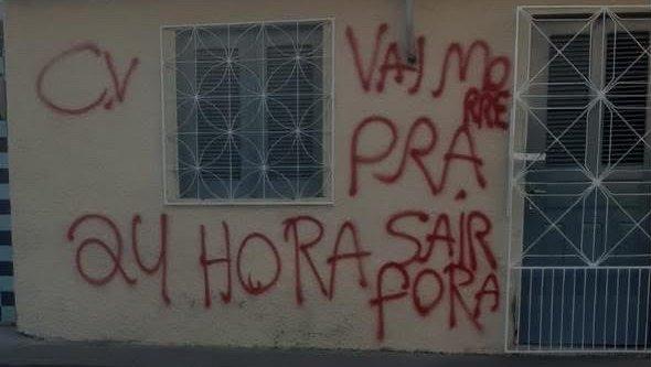 Família abandona casa após ameaça de facção pichada em muro, em Tianguá