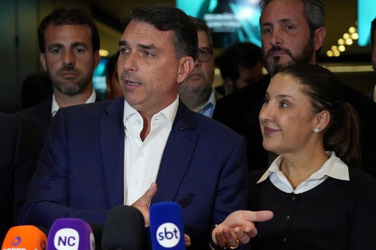 Flávio critica gastos do governo Lula e diz que Brasil terá quebradeira sem ajuste fiscal forte