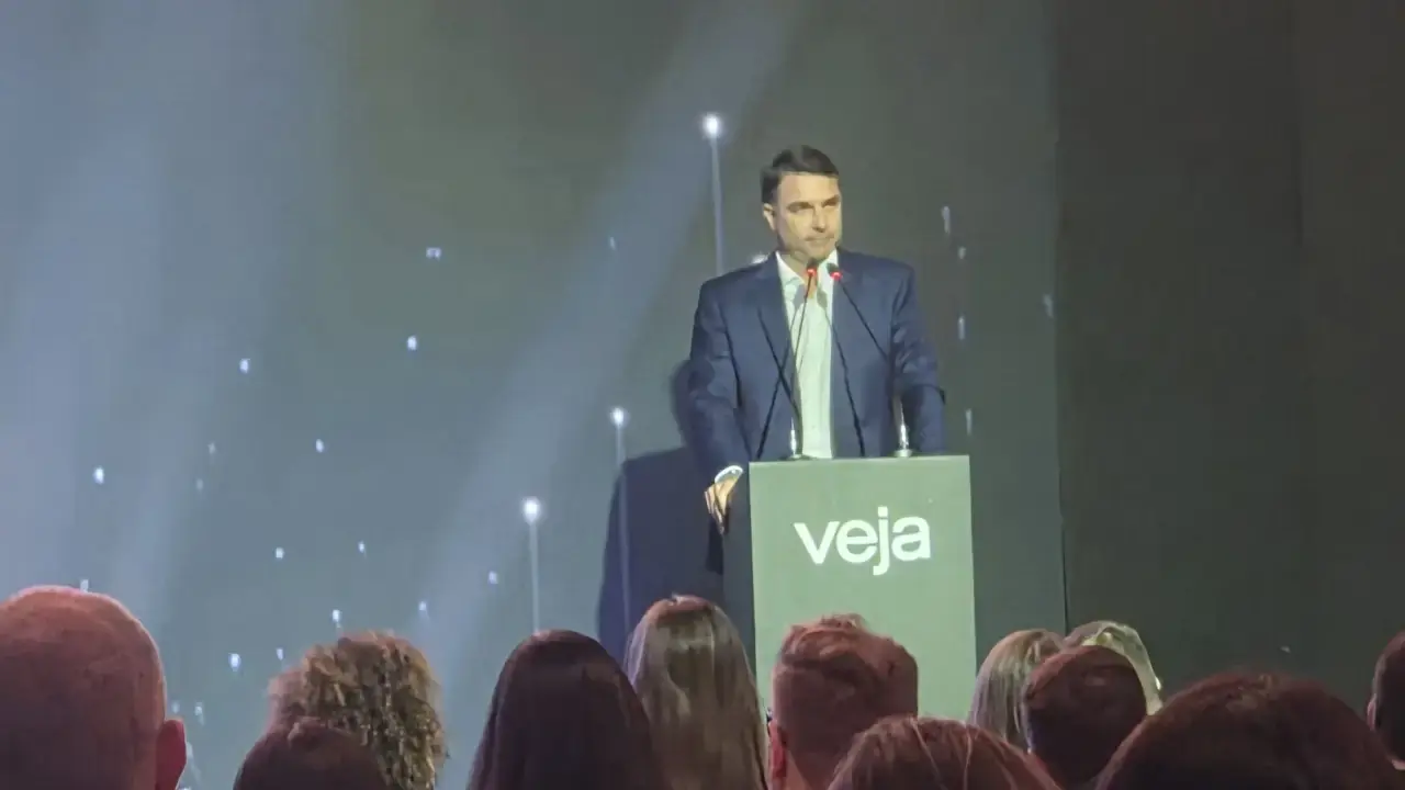 Flávio promete ‘tesouraço’ na política fiscal e critica juros da dívida pública