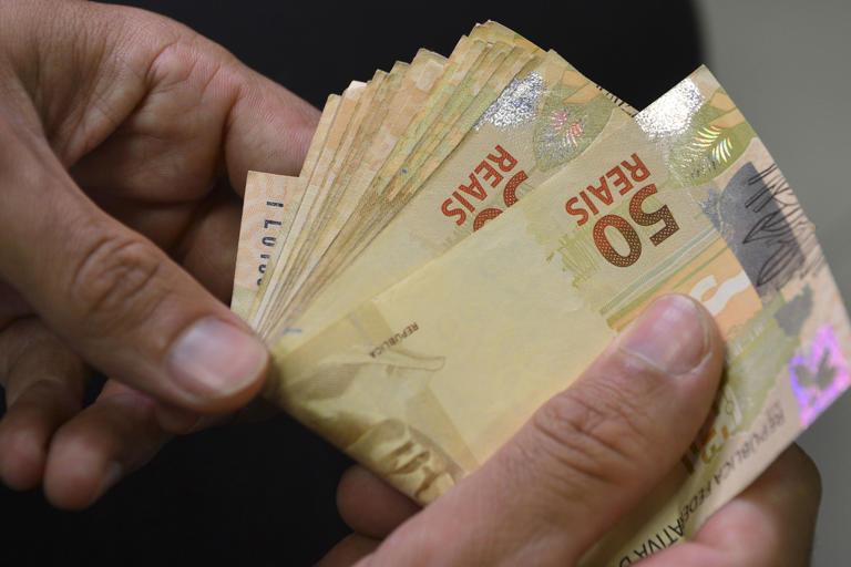 Inadimplência bancária sobe a 4,9% e Desenrola 2.0 tenta conter dívidas