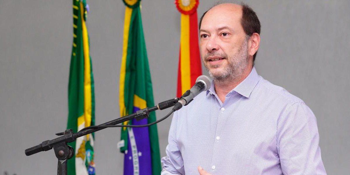 Ivo oficializa rompimento com Cid Gomes em Sobral