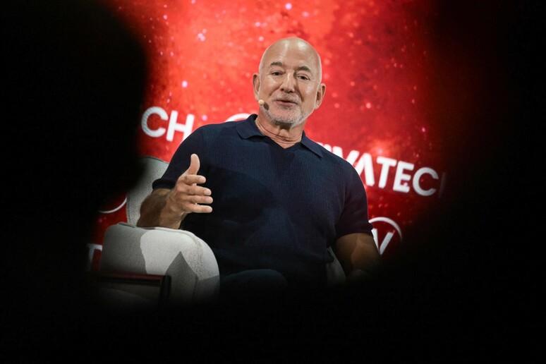 Jeff Bezos e bilionário brasileiro se unem para comprar clube de futebol
