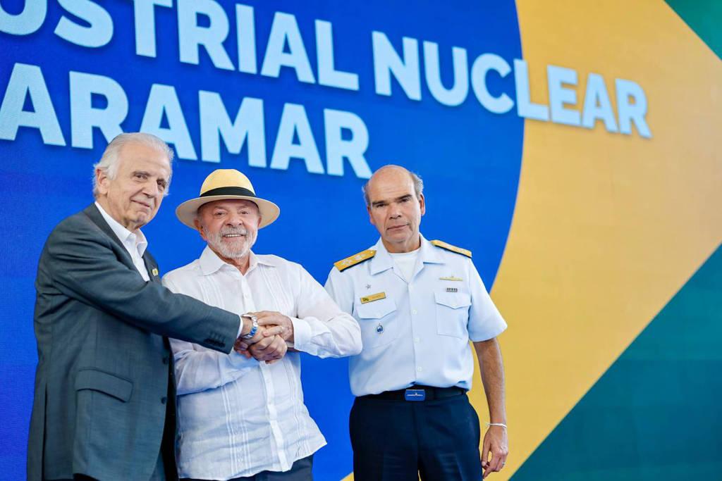 Lula defende submarino nuclear e diz que Brasil não pode ficar 'de cabeça baixa a vida inteira'