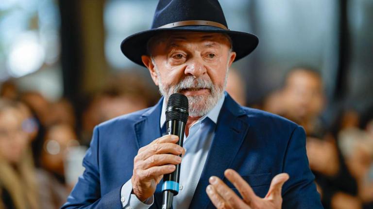 Lula pavimenta acordo para suspender taxa das blusinhas