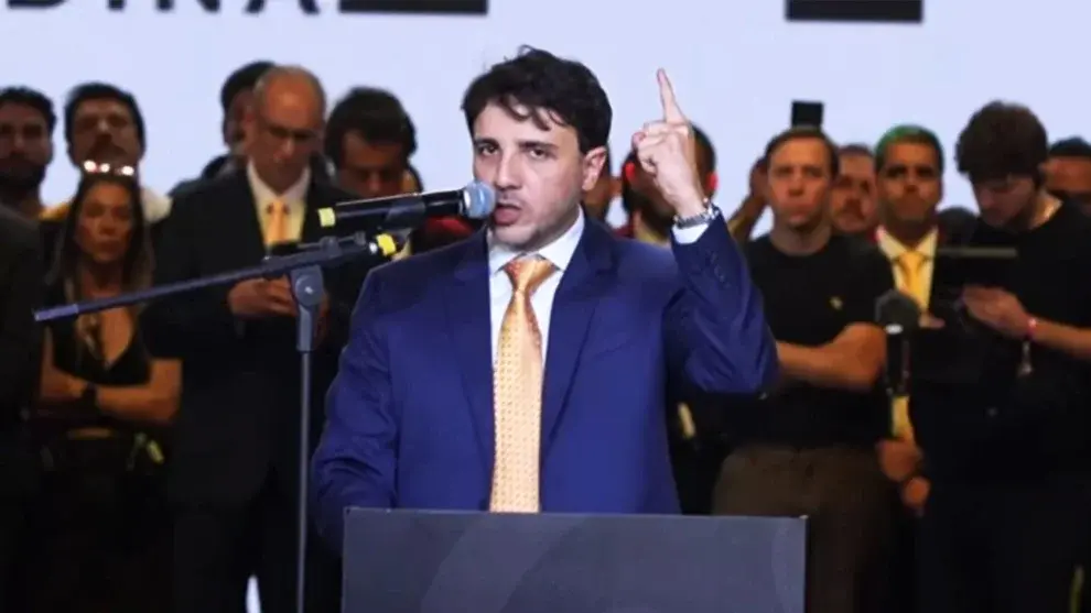 MPF processa Renan Santos e MBL e pede R$ 500 mil por ataques a indígenas