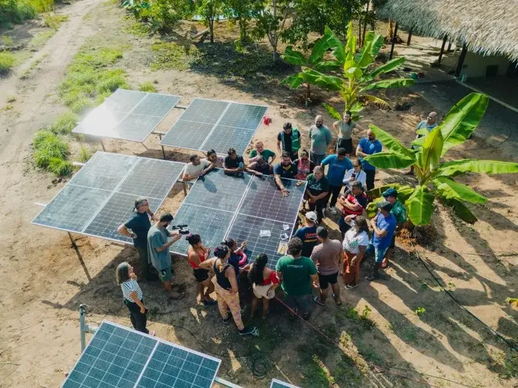 Energia solar e internet: projeto atende comunidades sem eletricidade contínua na Amazônia
