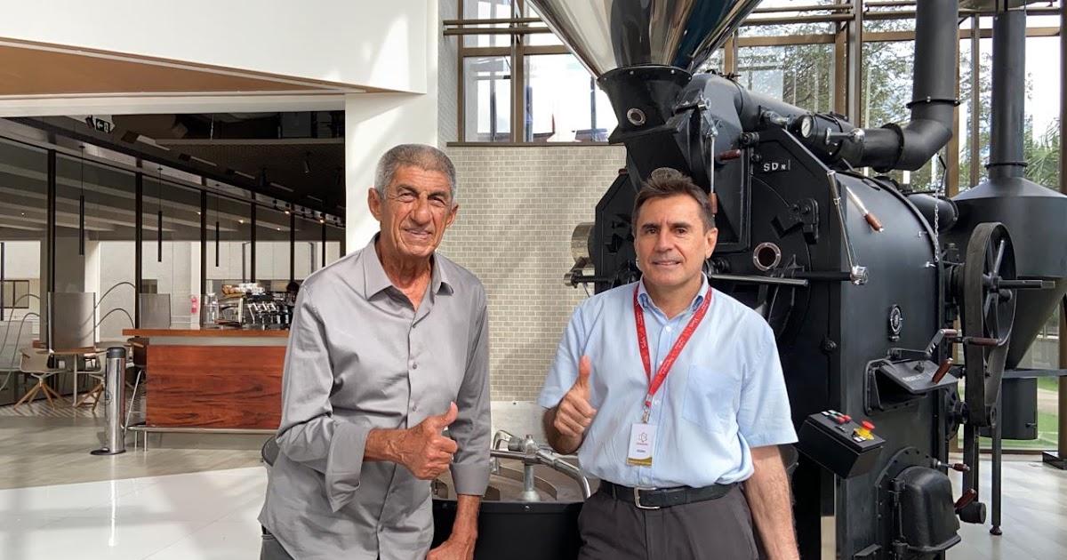 Fagner visita grupo Três Corações, empresa que viu nascer, crescer e se tornar uma gigante no setor de alimentos