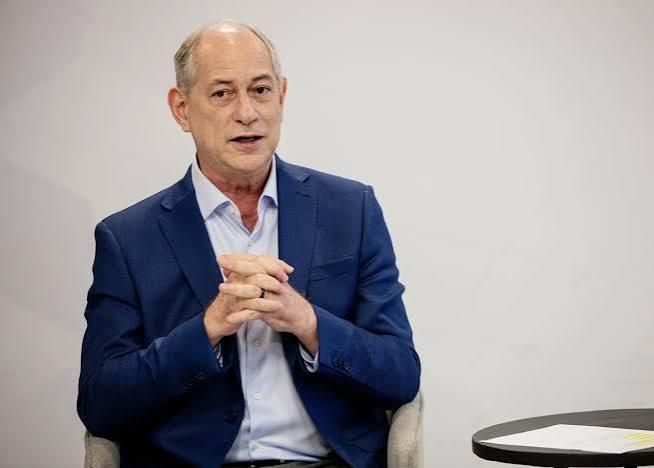 Prejuízo de R$ 200 Milhões: Ciro Gomes dispara contra irmão de Evandro Leitão por falha no Metrôfor