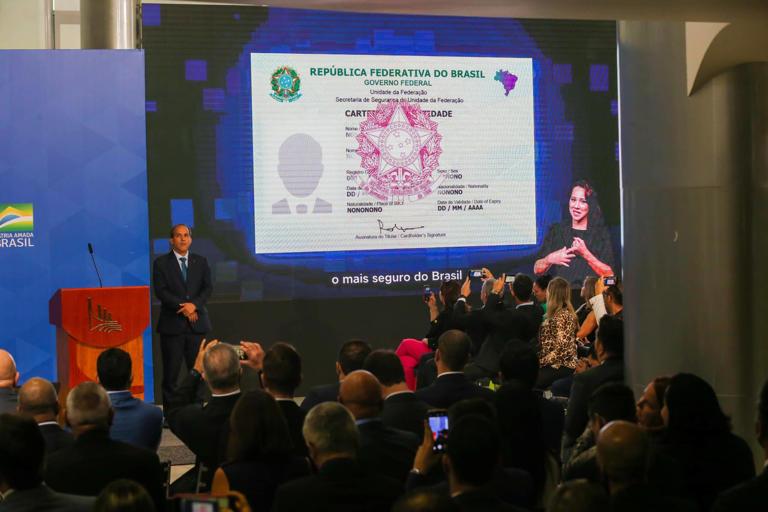 RG antigo vai acabar: veja o prazo para trocar pela nova Carteira de Identidade Nacional