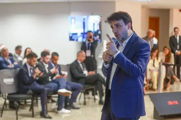 Sem tempo de TV, Renan quer levar imprensa em 