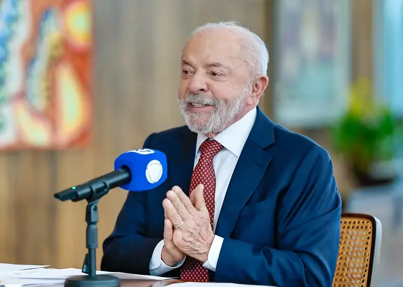 TSE: Lula pede inelegibilidade de Flávio por “abuso econômico”