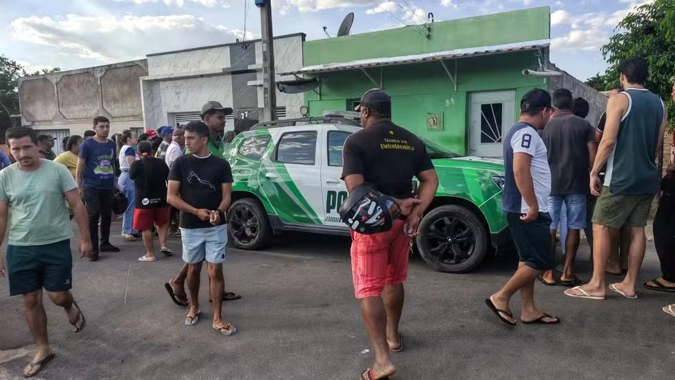 Adolescente em moto morre após colidir contra muro no interior do Ceará