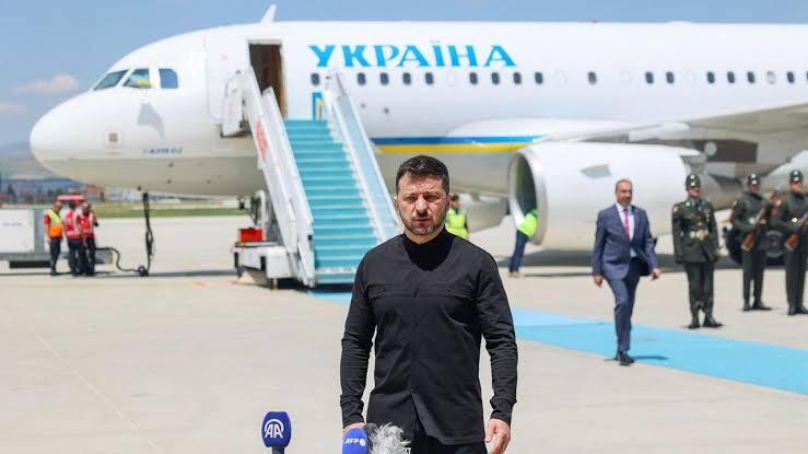 Avião de Zelensky quase é atingido por drone a caminho da Noruega
