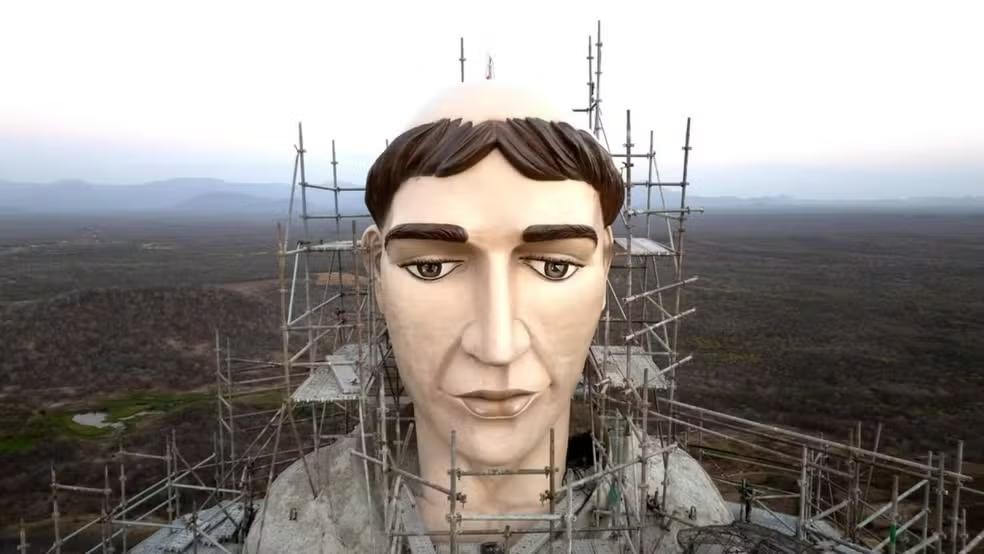 Cabeça de Santo Antônio no Ceará tem pintura finalizada após estátua ficar incompleta por 40 anos