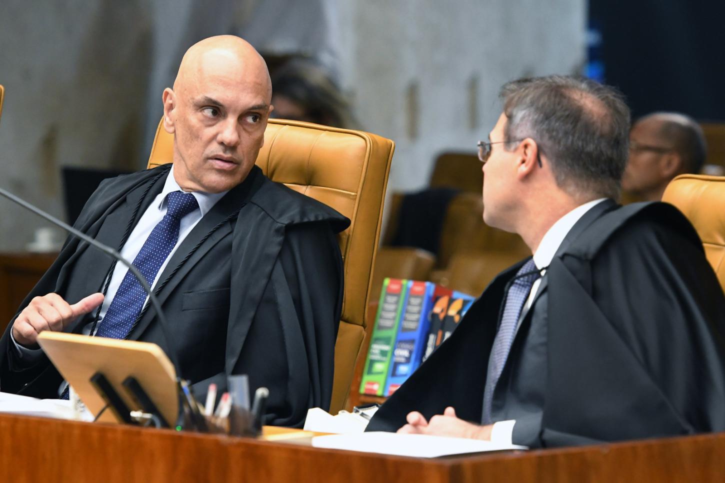Caso Master: Alexandre de Moraes e André Mendonça batem boca durante julgamento no STF