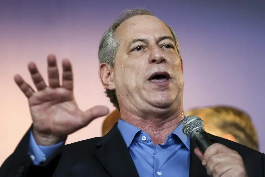 Ciro diz ter sido chamado de “moleque” e “vagabundo” e cobra respeito de Elmano e Camilo (veja o vídeo)