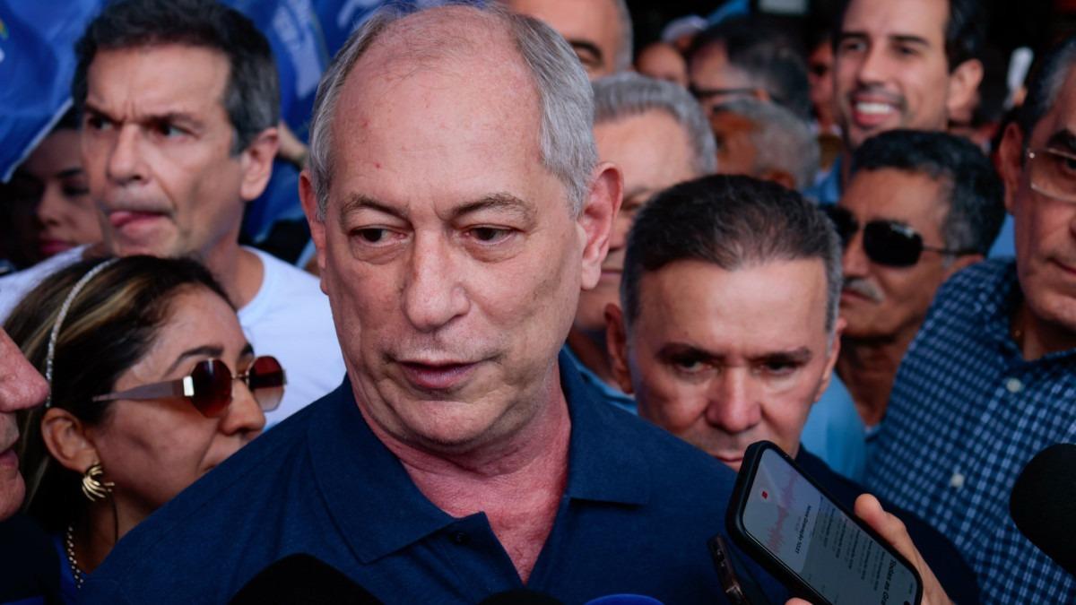 Ciro promete construir Centro de Eventos em Jericoacoara e quer acelerar obras hídricas no Interior