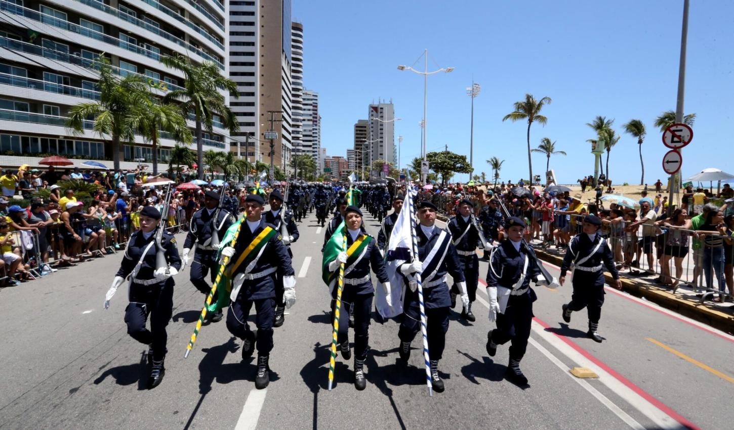 Desfile de 7 de Setembro na Beira-Mar altera trânsito e reúne milhares em Fortaleza