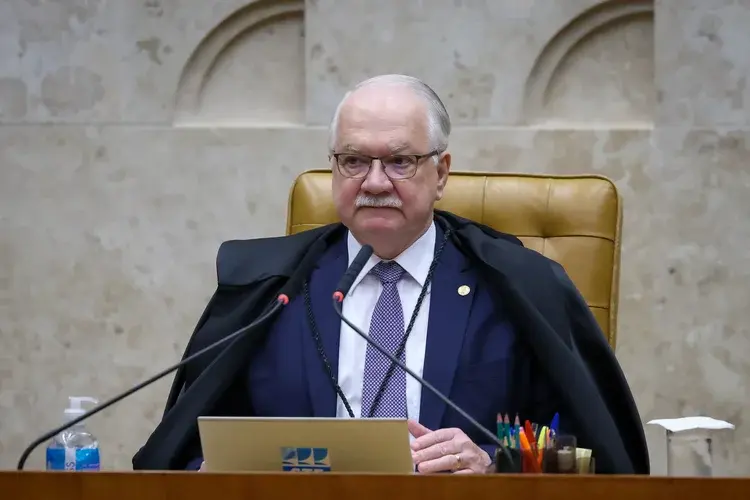 Em evento com Lula, Fachin pede fim do inquérito das fake news e adoção do código de ética no STF