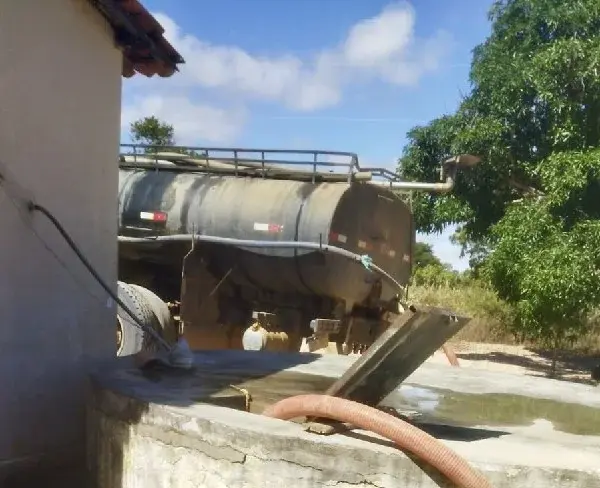 Estiagem: Prefeitura do Crato realiza ação emergencial para abastecimento em cerca de 50 comunidades rurais