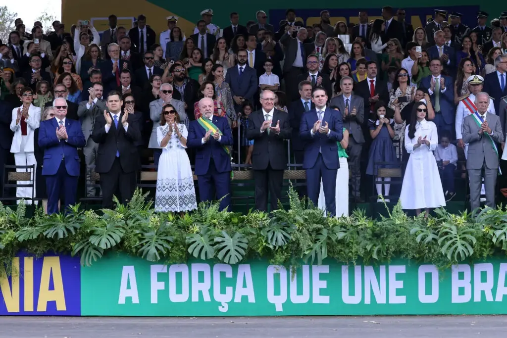 Fachin, Alcolumbre e Motta vão a desfile de 7 de Setembro com Lula