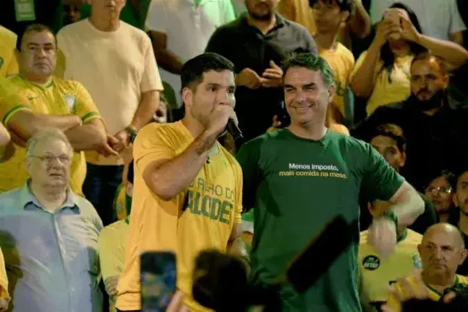 Flávio Bolsonaro estará em Fortaleza no dia 15 de setembro, anuncia André Fernandes