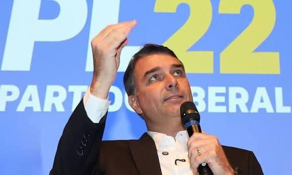 Flávio Bolsonaro participa de motocarreata em Juazeiro do Norte nesta quarta-feira (16)