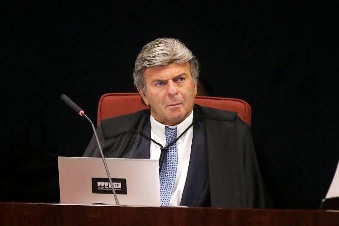 Fux derruba decisão de Dino que liberou postagens de Nossa Senhora