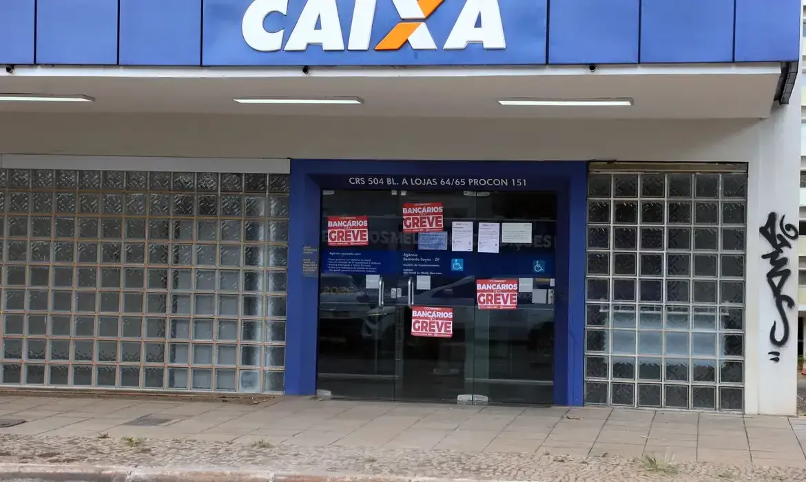 Greve da Caixa chega ao fim após 19 dias; agências voltam a funcionar nesta quarta (30)