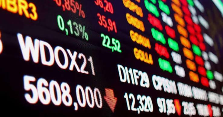 Ibovespa cai 3 mil pontos após anúncio do Bolsa Família, mas recupera: qual impacto?